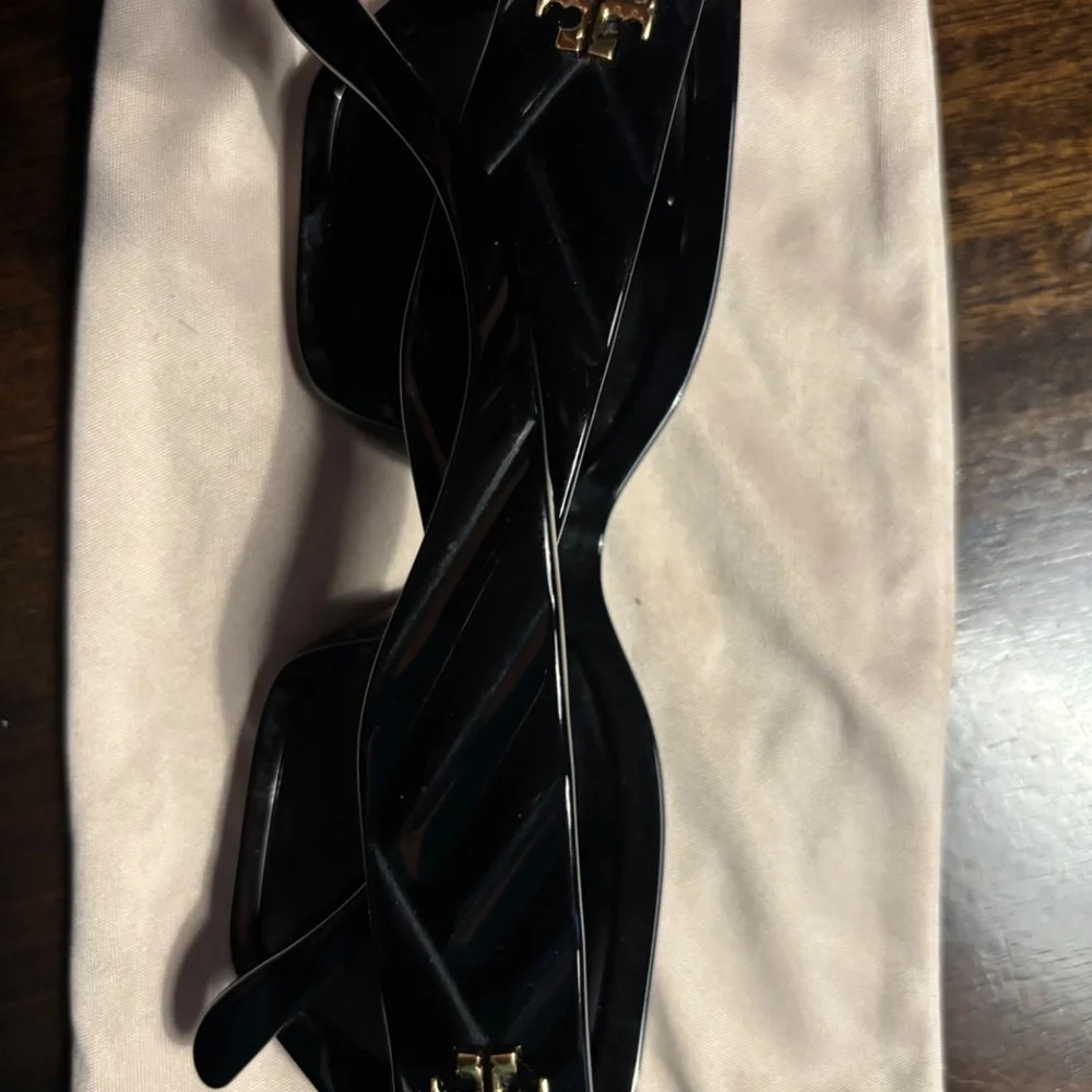 Tory Burch Cat eye polarized sunglasses - Picture 2 of 5